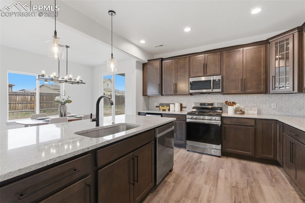 Image 11 of 27: Dining Area
