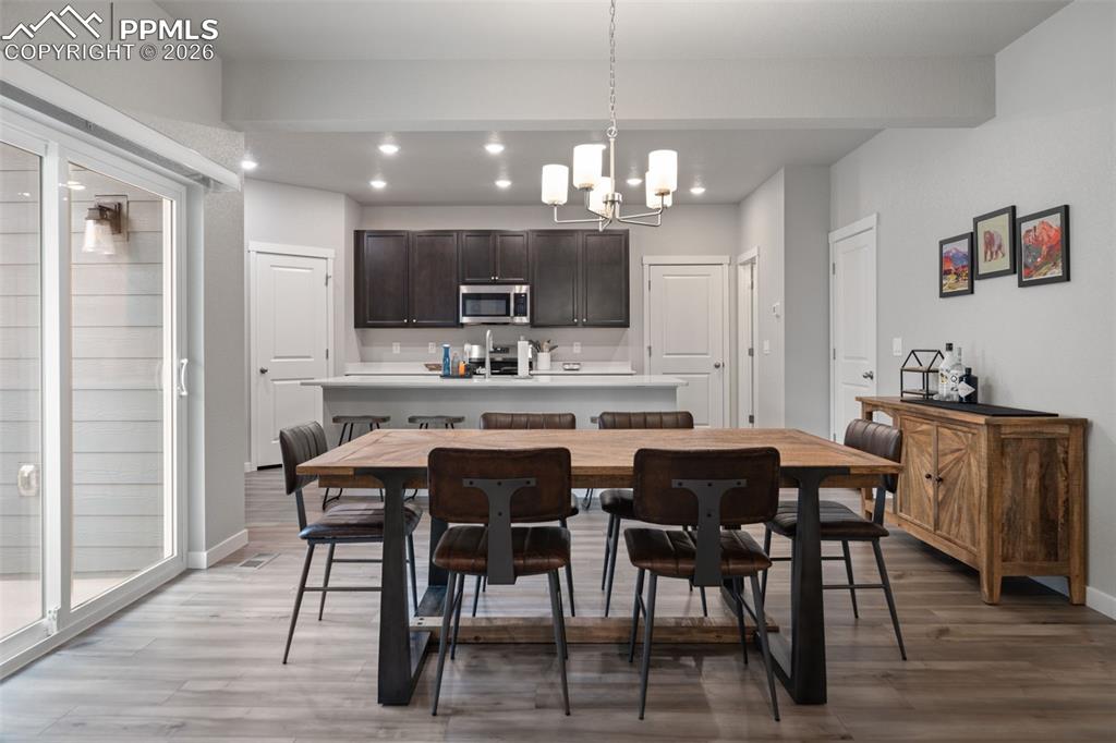 Image 12 of 50: Dining Area