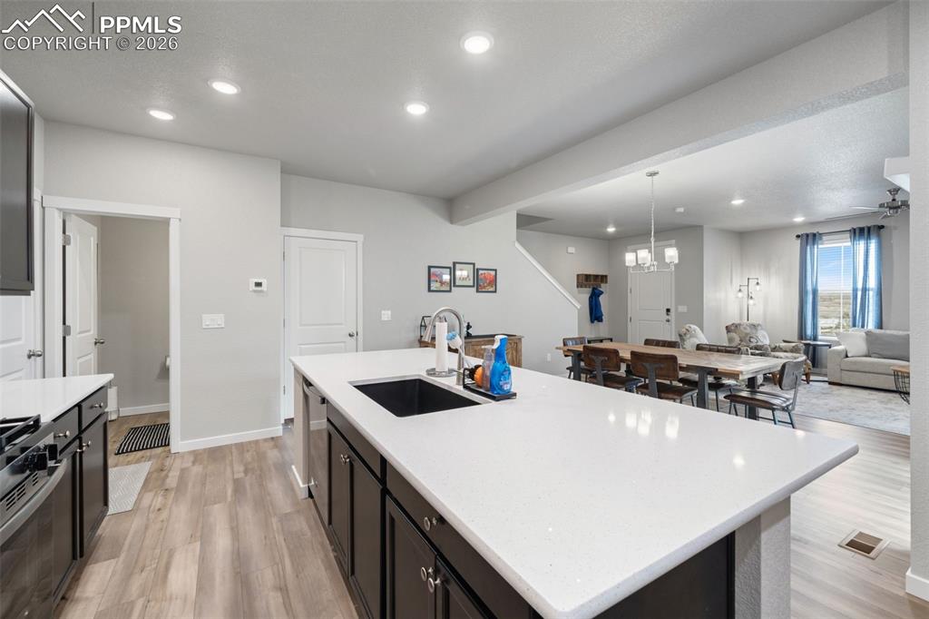 Image 15 of 50: Kitchen