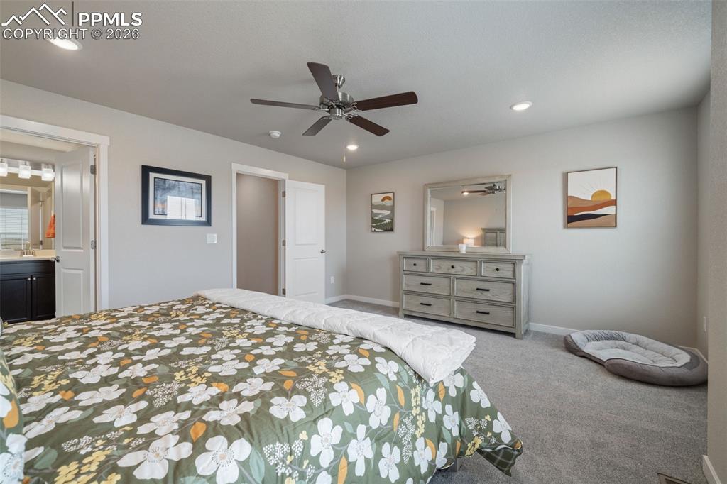 Image 20 of 50: Bedroom