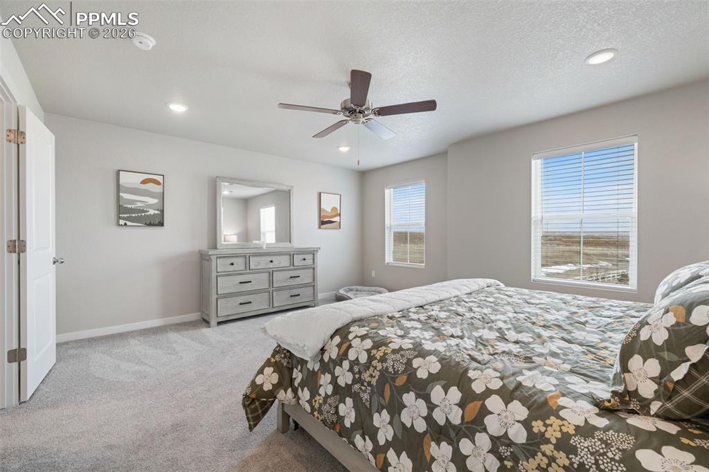 Image 21 of 50: Bedroom