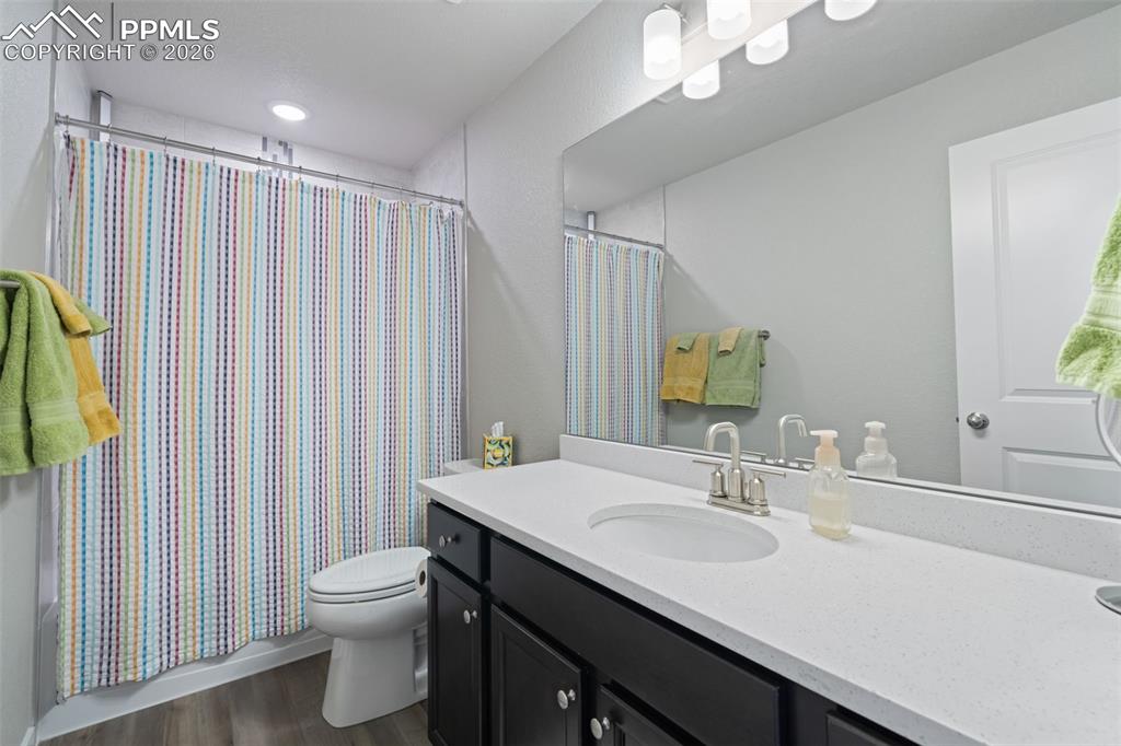 Image 29 of 50: Bathroom