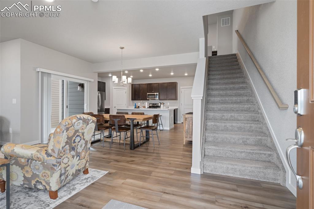 Image 4 of 50: Entry