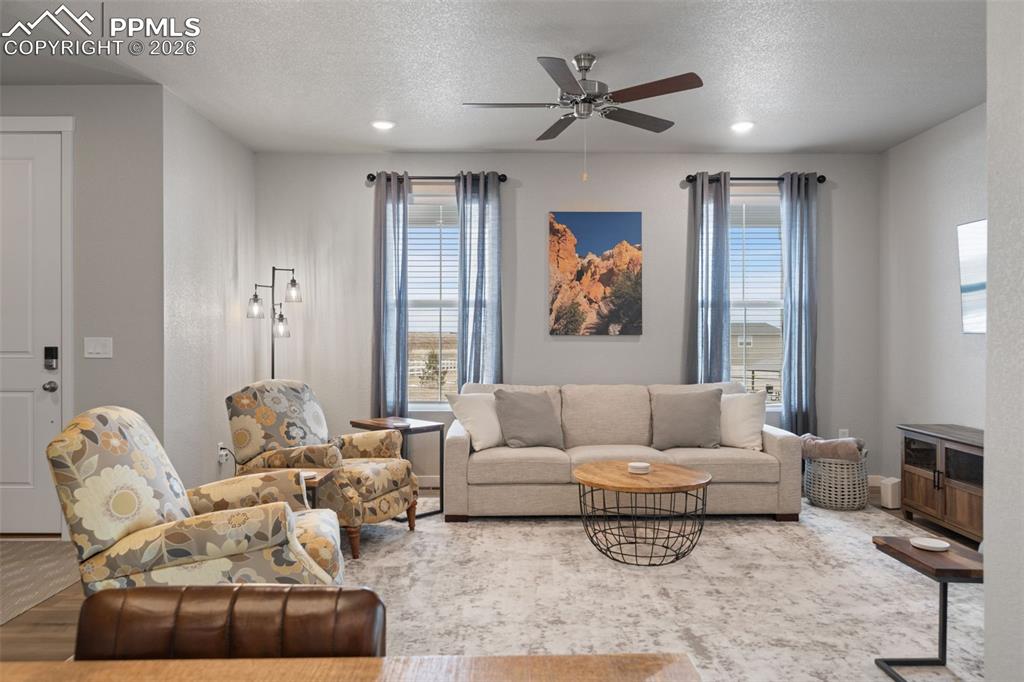 Image 9 of 50: Living Room