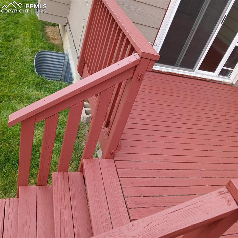 Image 30 of 39: Deck