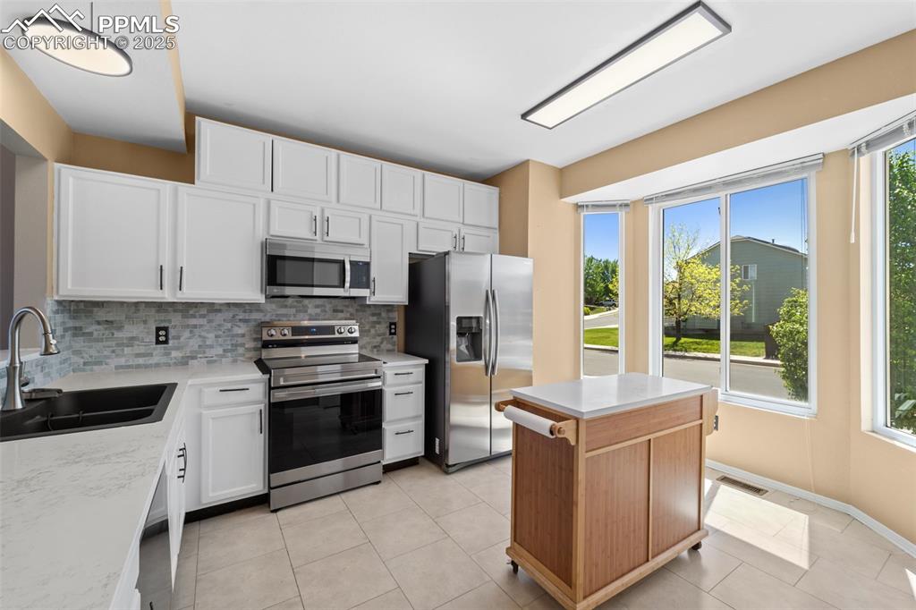Image 8 of 39: Kitchen