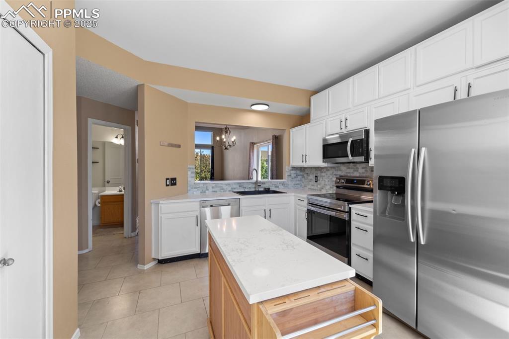 Image 9 of 39: Kitchen