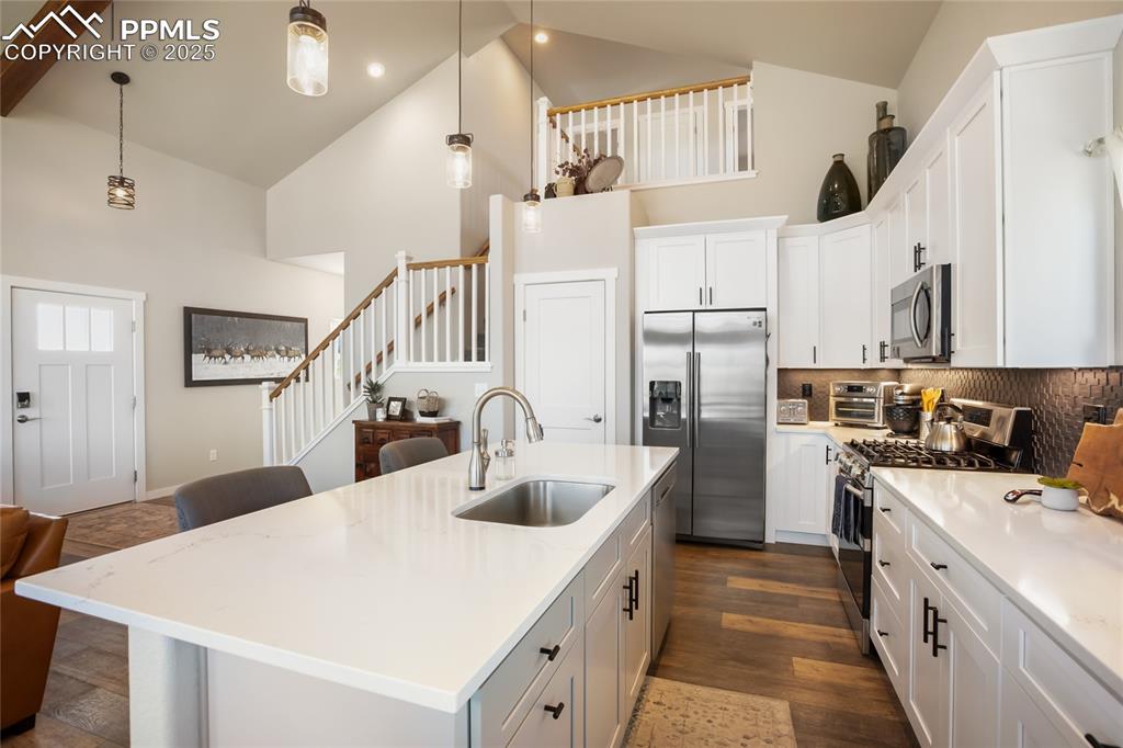 Image 11 of 50: Kitchen