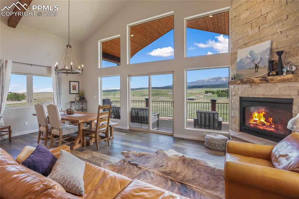 Image 8 of 50: Living Room
