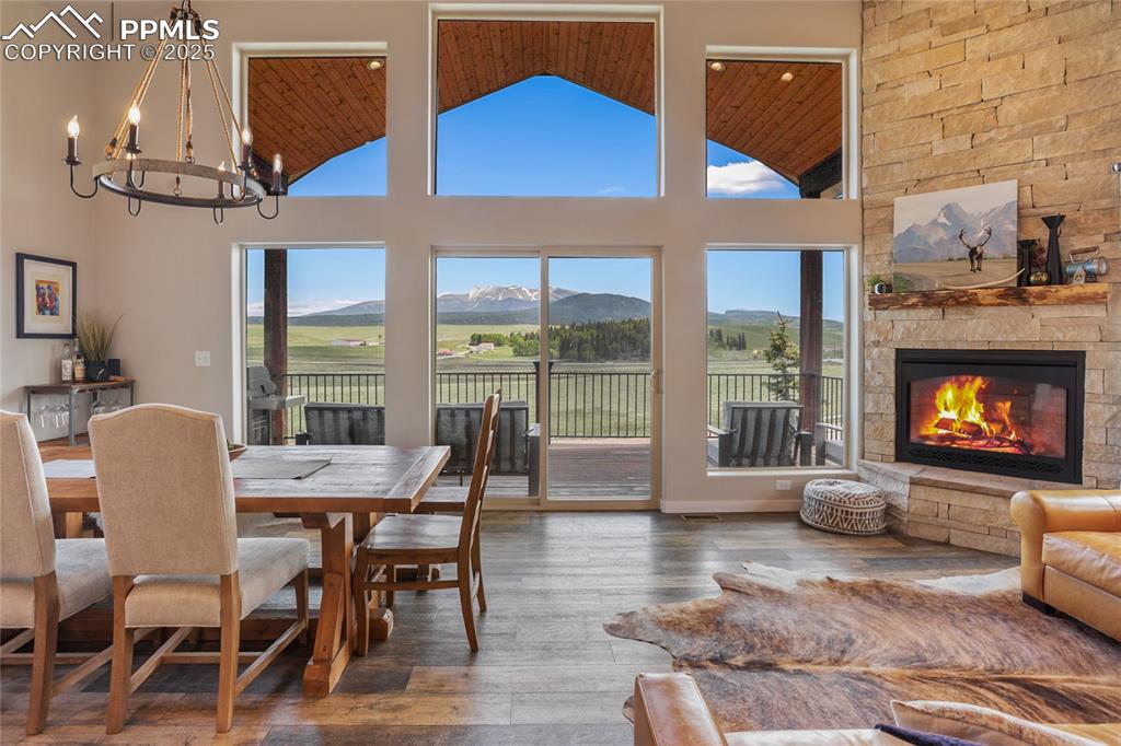 Image 9 of 50: Dining Area