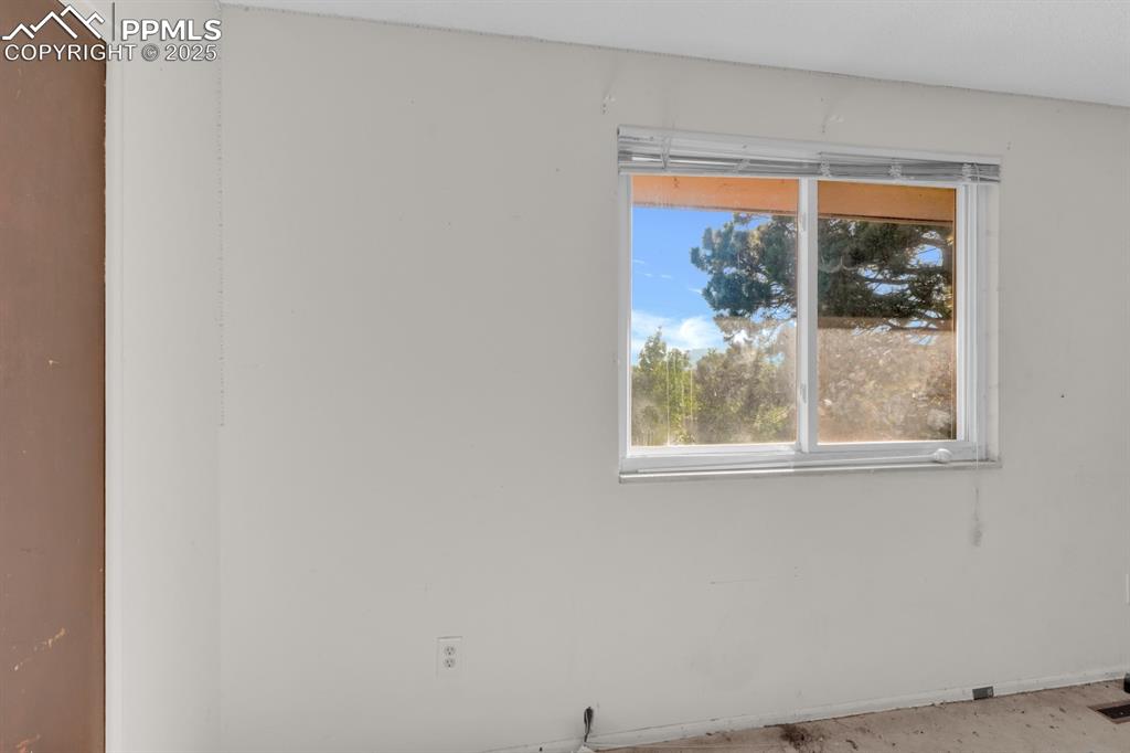 Image 23 of 32: Bedroom 2