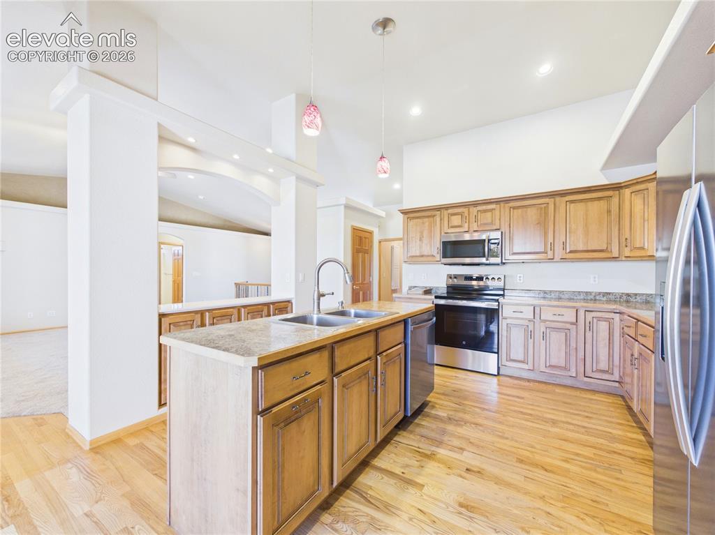 Image 18 of 47: Kitchen