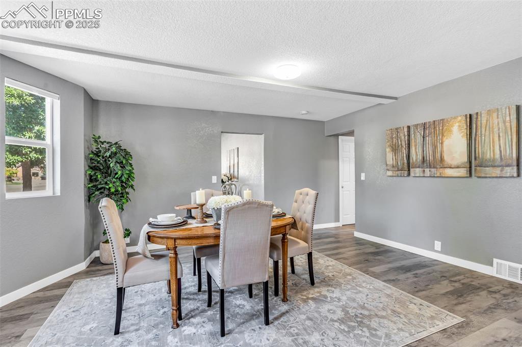 Image 13 of 49: Dining Area