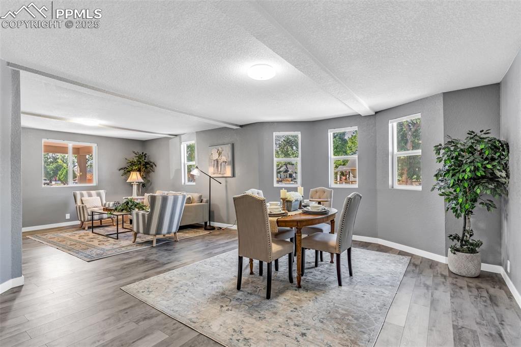 Image 14 of 49: Dining Area