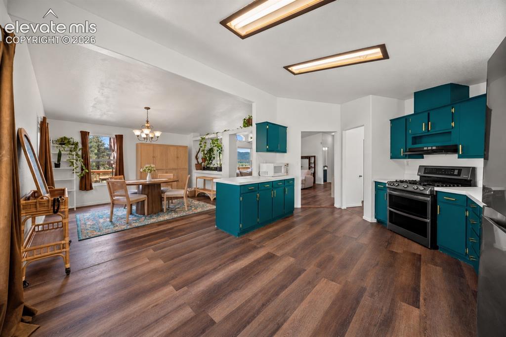 Image 10 of 26: Kitchen