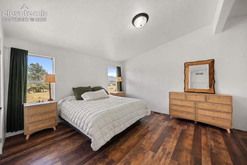 Image 12 of 26: Bedroom