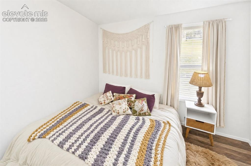 Image 14 of 26: Bedroom