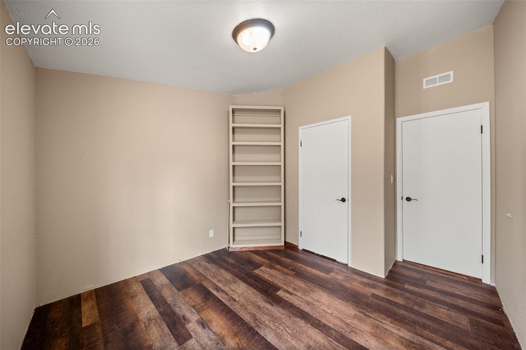 Image 15 of 26: Bedroom