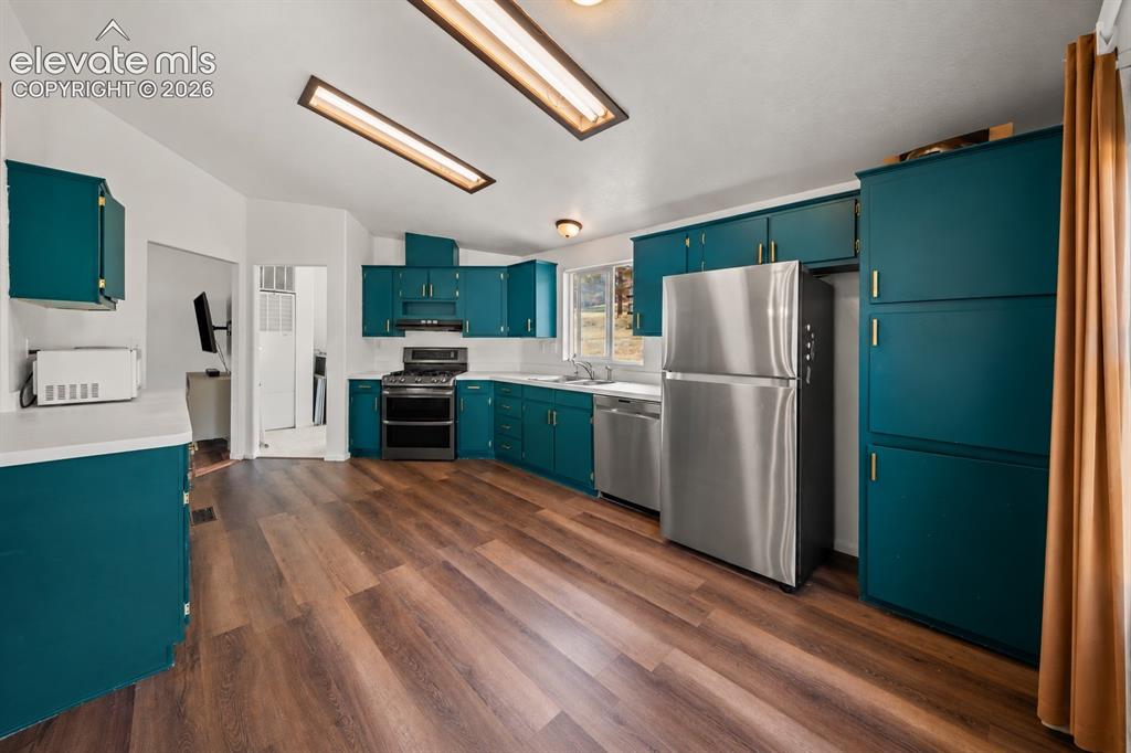 Image 8 of 26: Kitchen