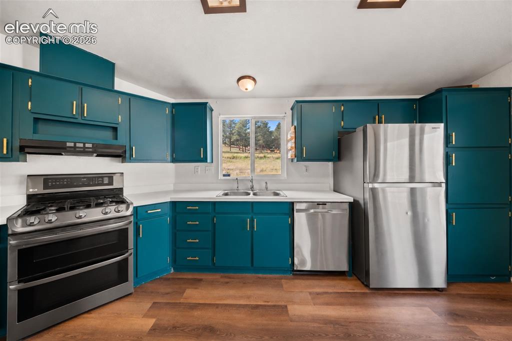 Image 9 of 26: Kitchen