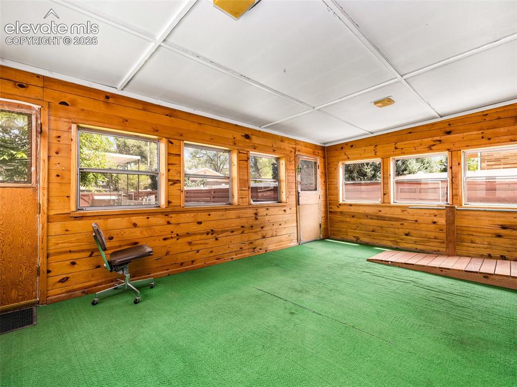 Image 18 of 24: Sun Room