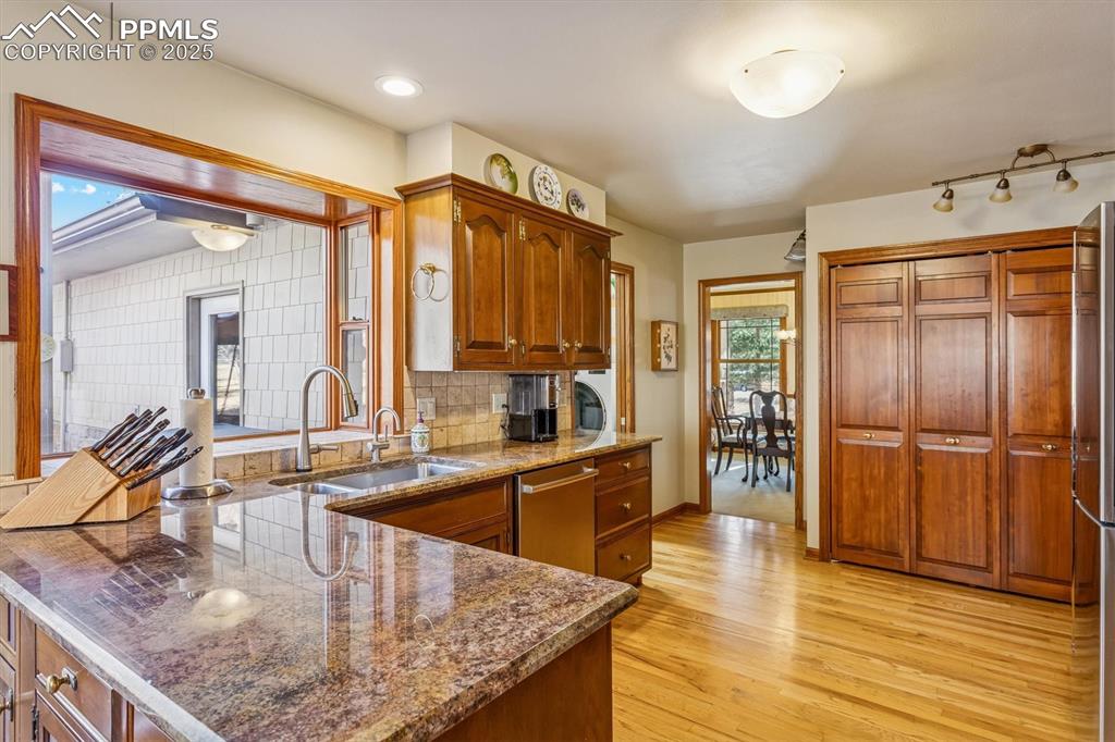 Image 11 of 49: Kitchen