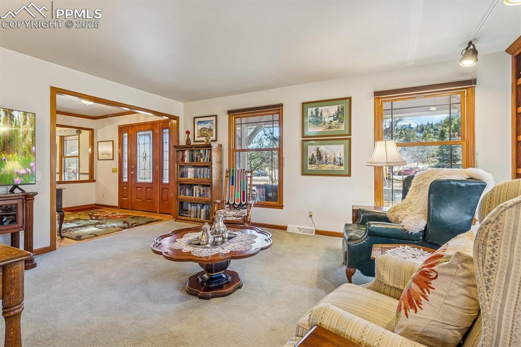 Image 18 of 49: Living Room