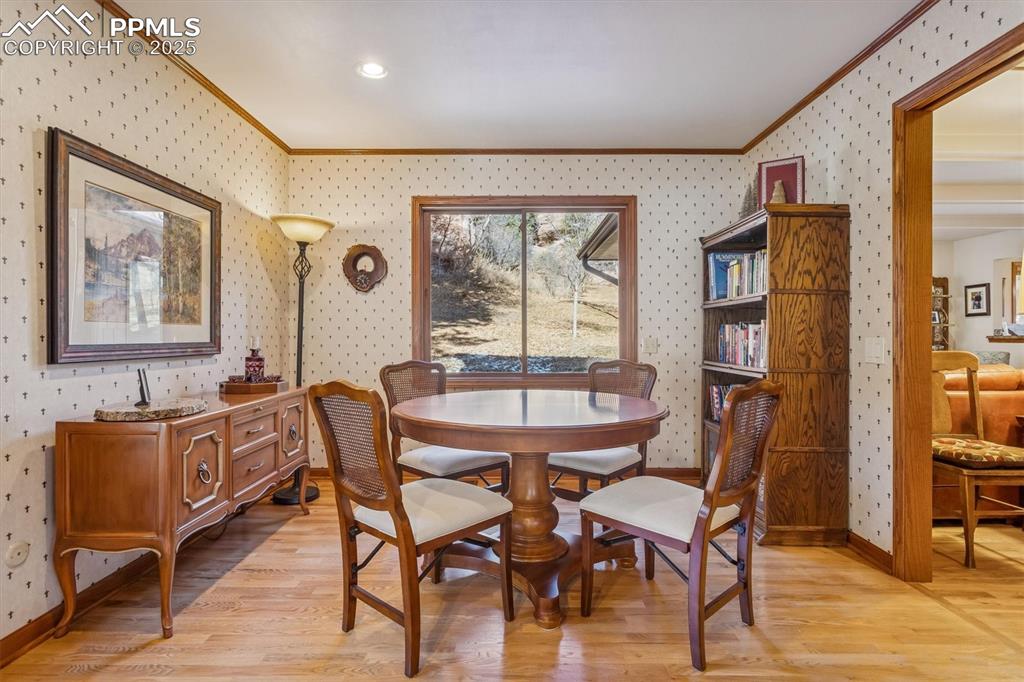 Image 21 of 49: Dining Area