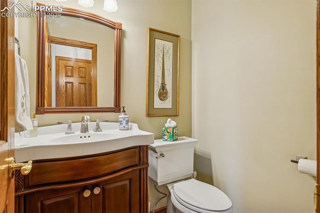 Image 22 of 49: Bathroom