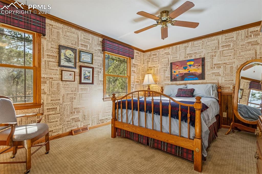 Image 31 of 49: Bedroom