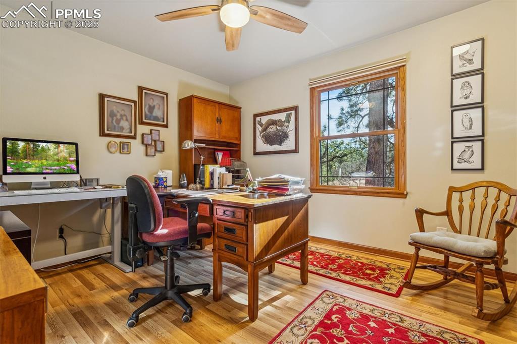 Image 32 of 49: Bedroom