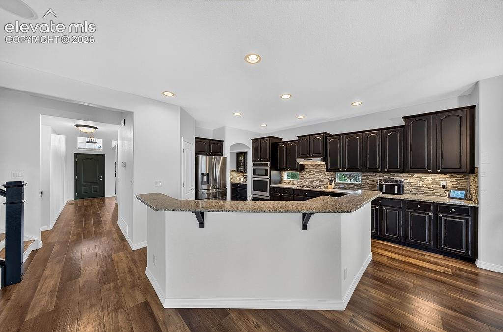 Image 12 of 50: Kitchen