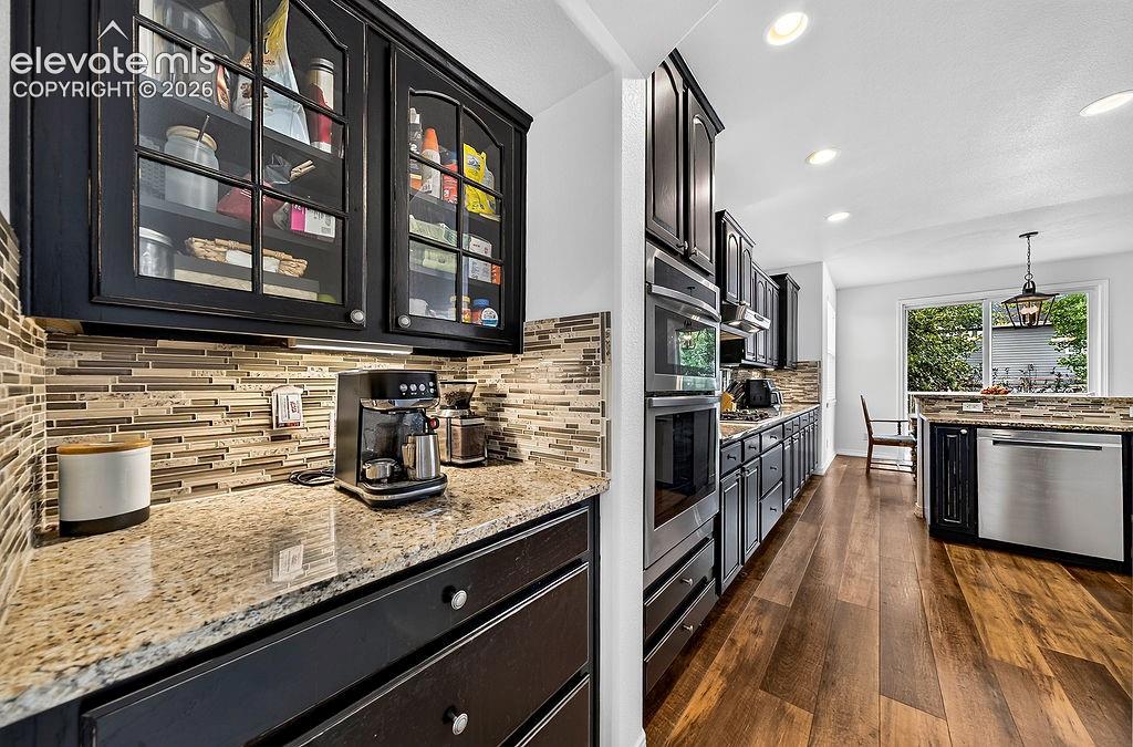 Image 13 of 50: Kitchen