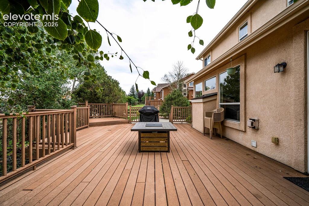 Image 41 of 50: Deck