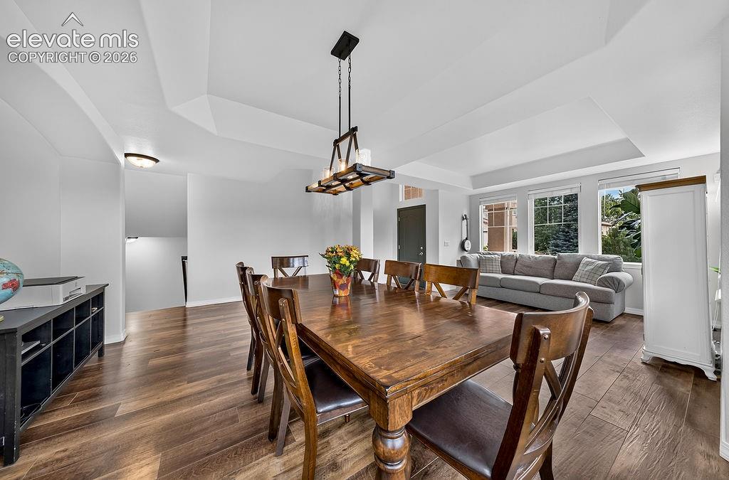 Image 6 of 50: Dining Area