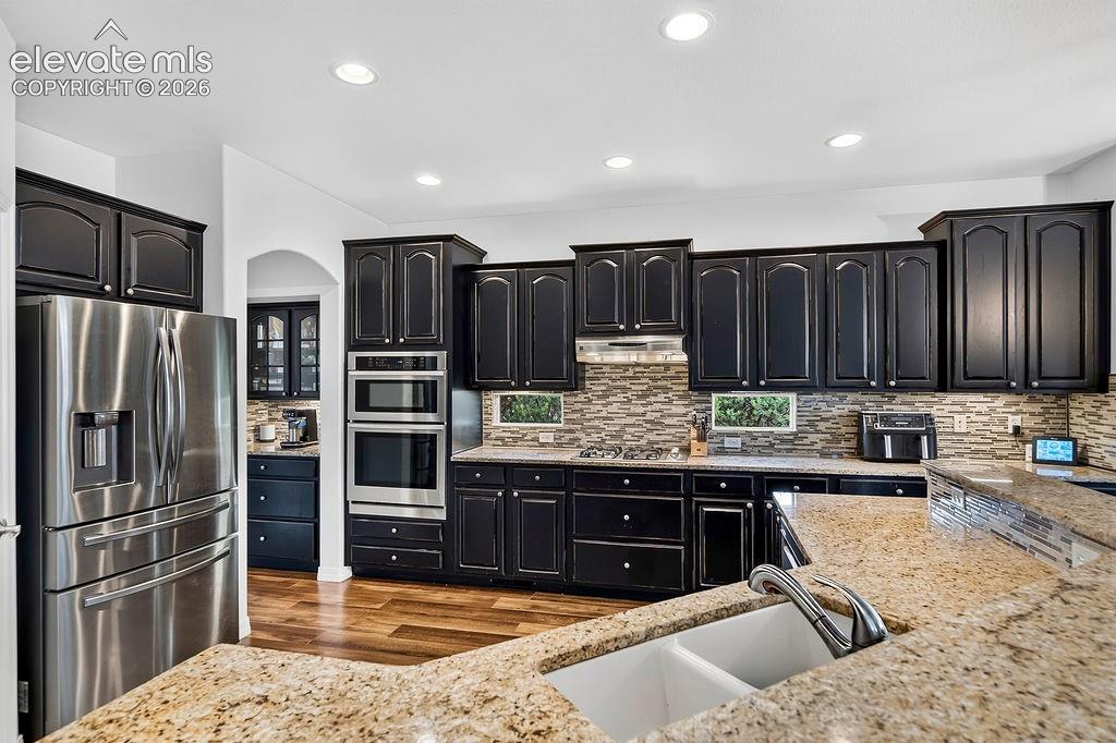 Image 9 of 50: Kitchen
