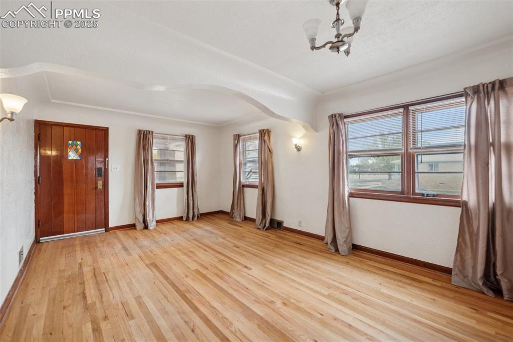 Image 10 of 30: Entry