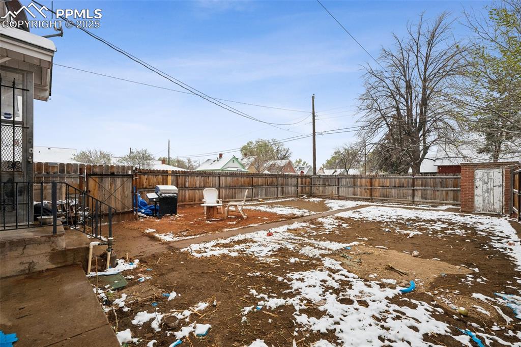 Image 27 of 30: Yard