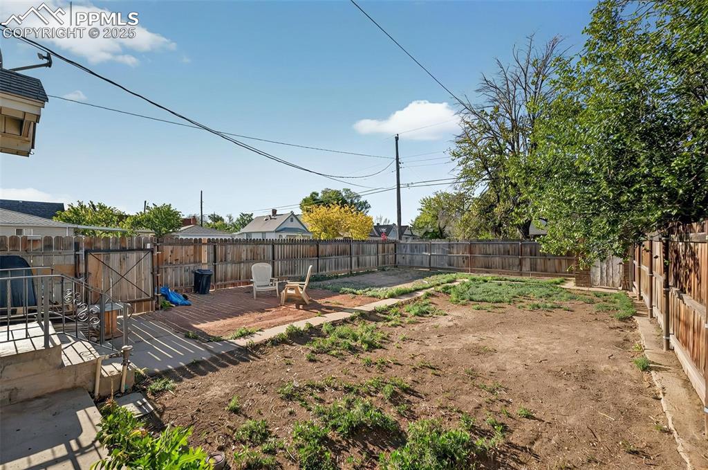 Image 30 of 30: Yard