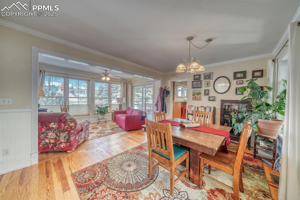 Image 15 of 46: Dining Area