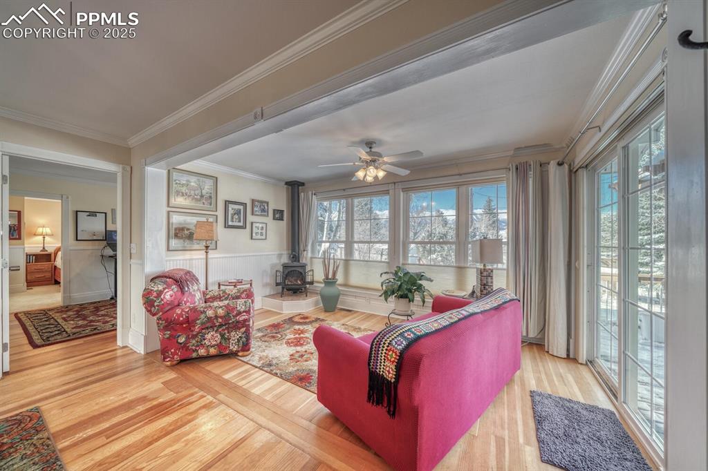 Image 18 of 46: Family Room