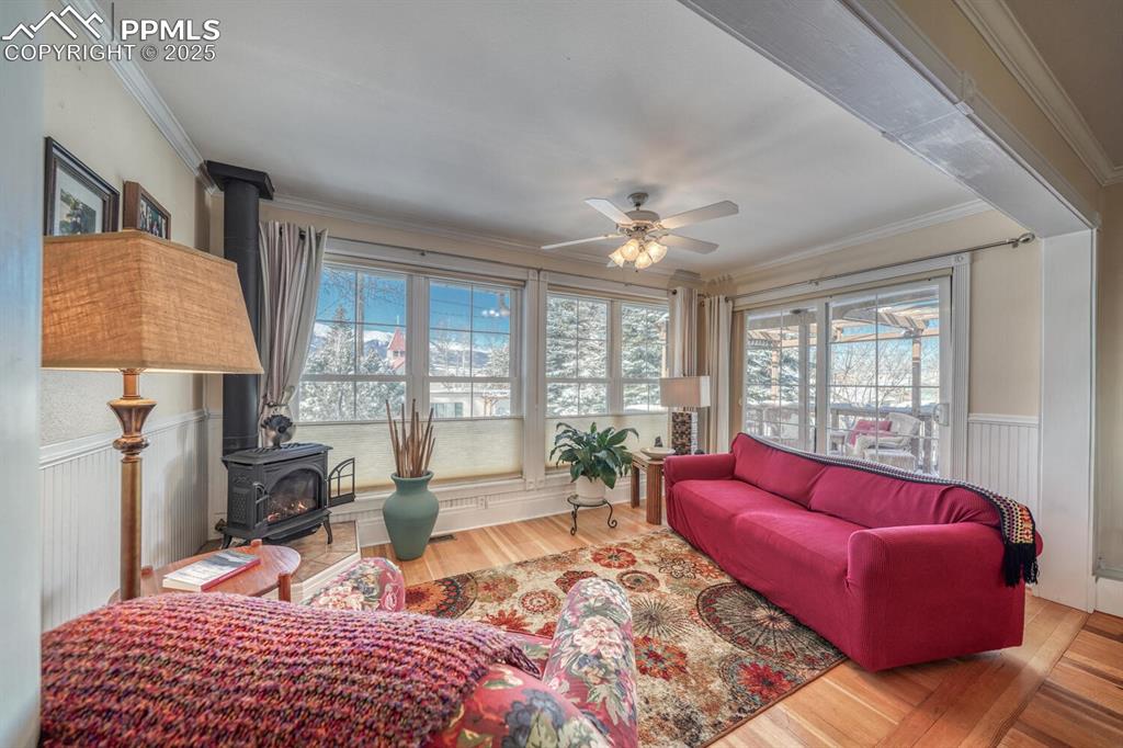 Image 19 of 46: Family Room