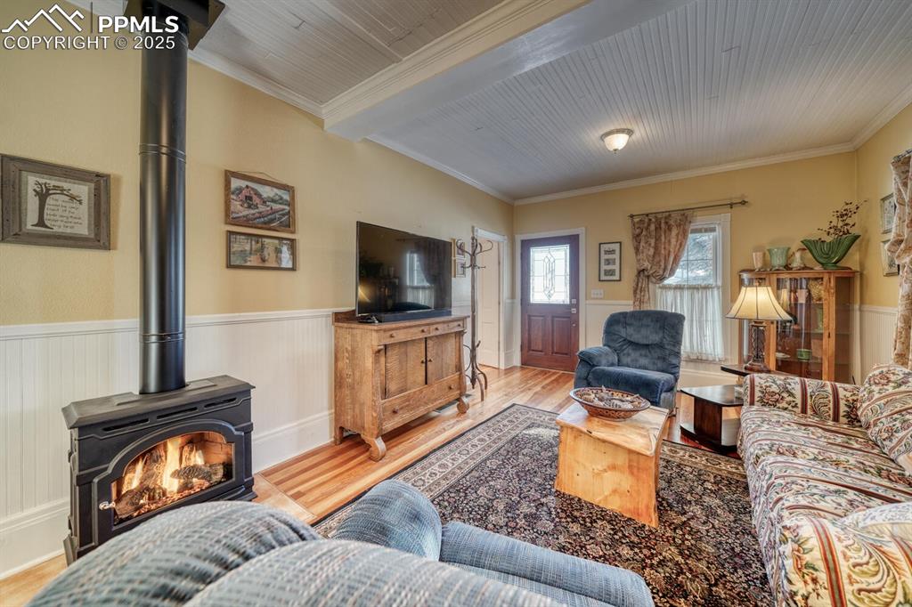 Image 2 of 46: Living Room