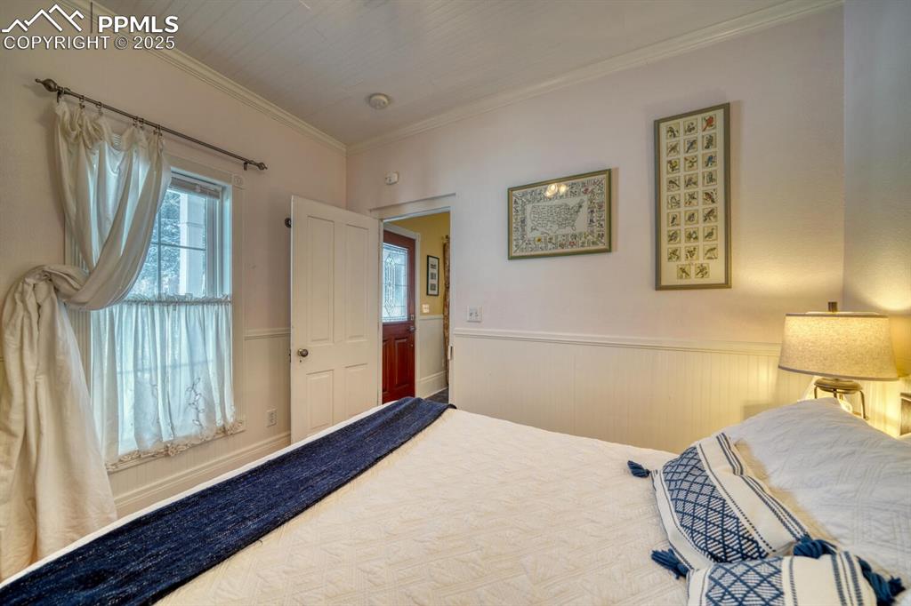 Image 26 of 46: Bedroom