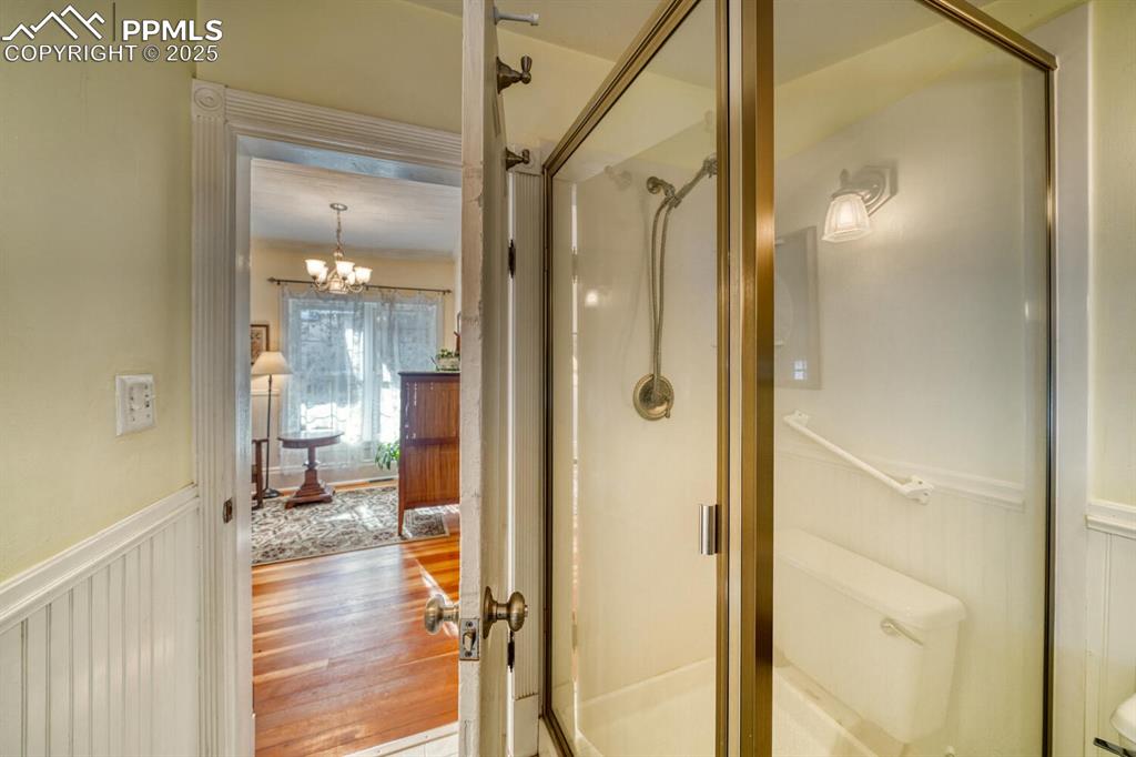 Image 28 of 46: Bathroom