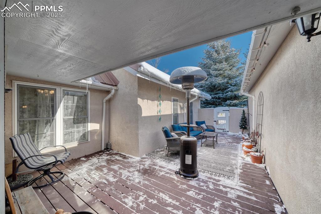 Image 37 of 46: Deck