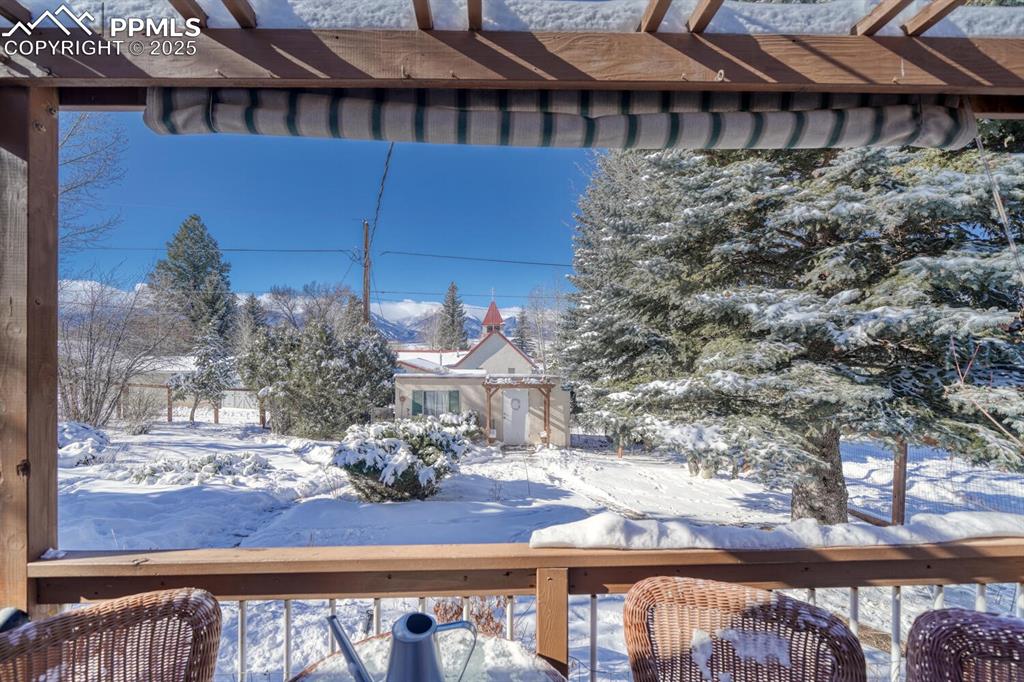 Image 39 of 46: Yard