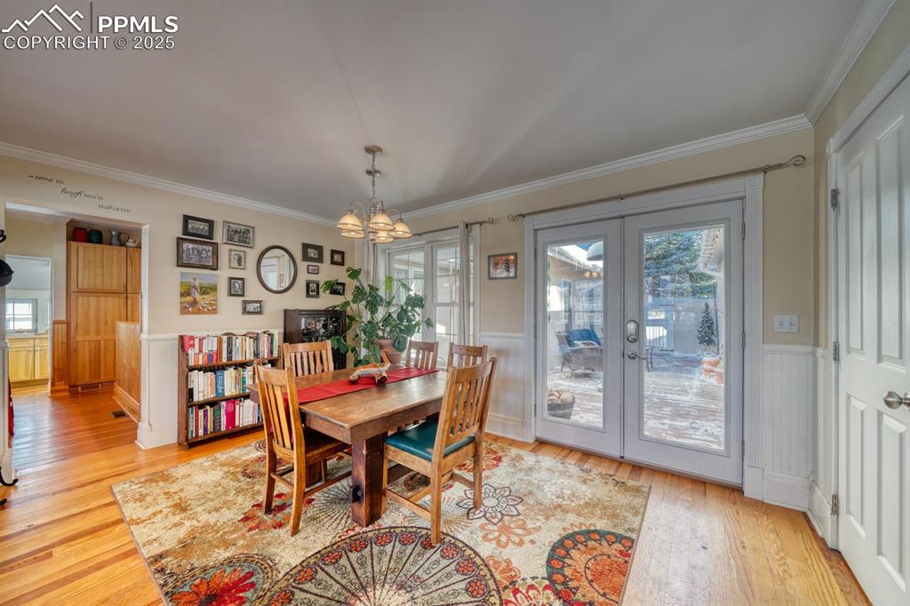 Image 4 of 46: Dining Area