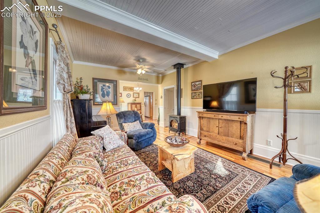 Image 7 of 46: Living Room