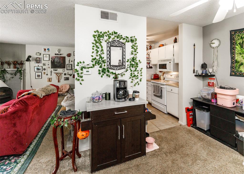 Image 14 of 36: Kitchen